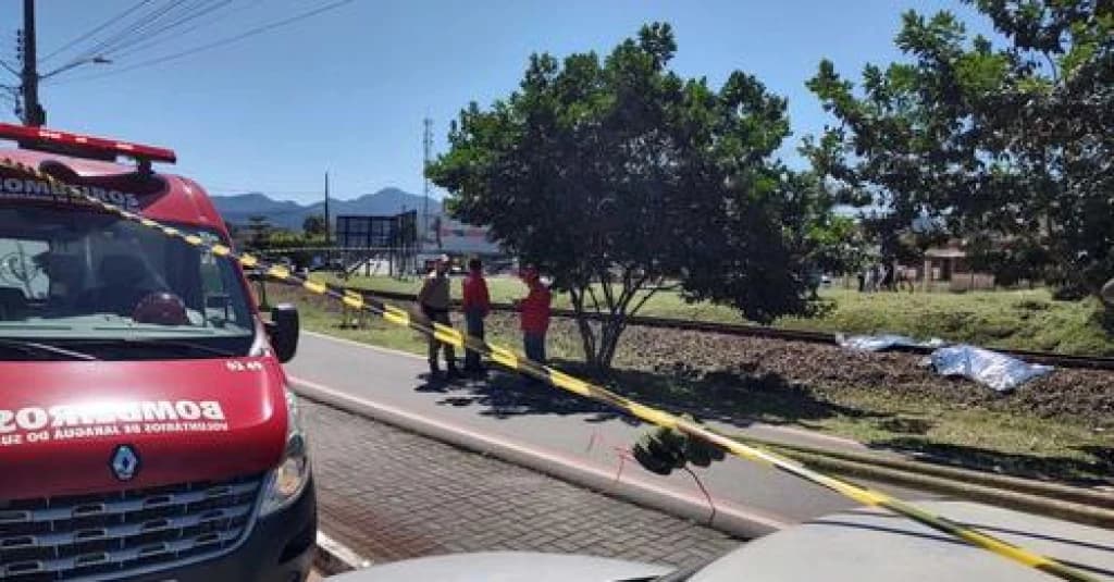 Homem morre atropelado por trem em SC
