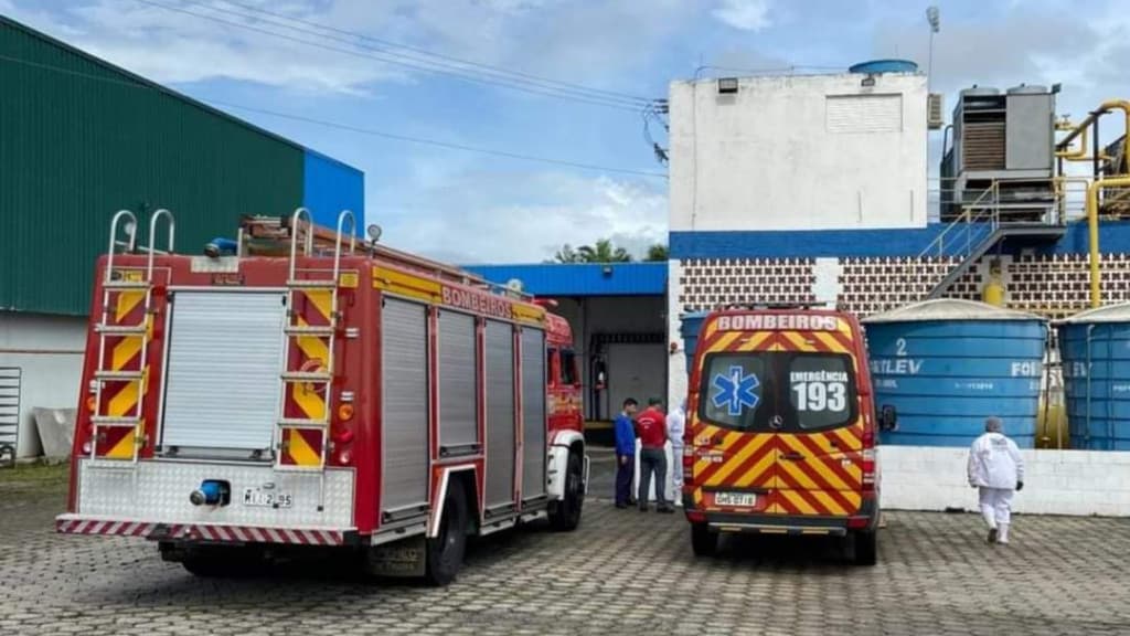 Vazamento de amônia em empresa de pescados deixa três pessoas hospitalizadas