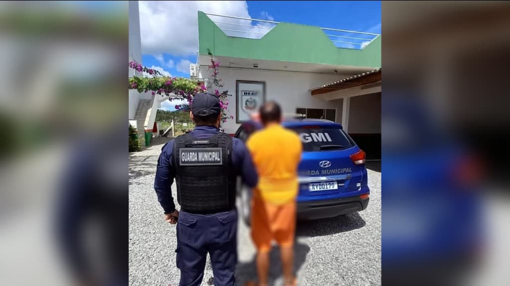 Motorista sem cinto de segurança revela crime em Itapema