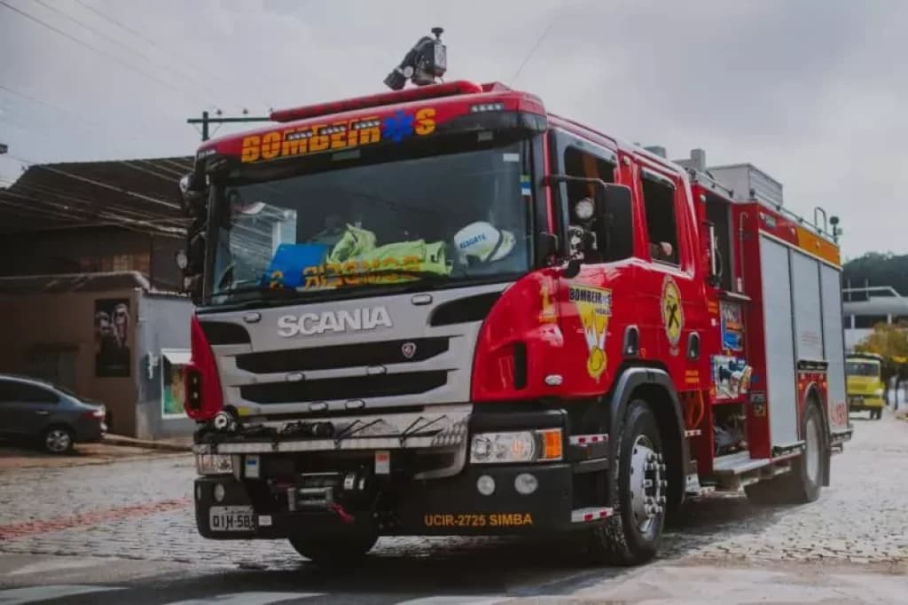 Menino de 8 anos morre após ser atropelado por caminhão, no Vale do Itajaí