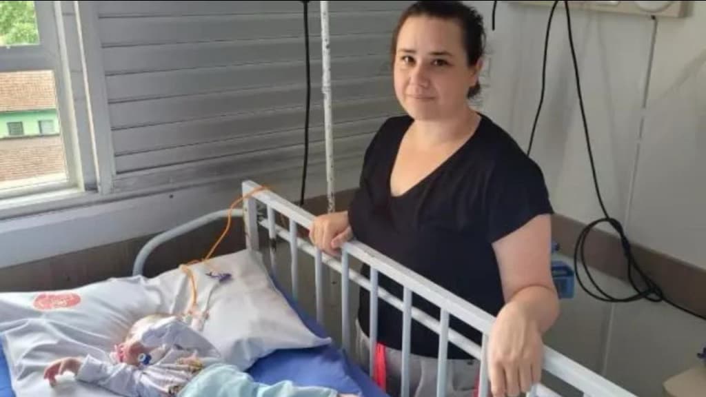 Bebê que nasceu prematura, recebe alta após 10 meses de tratamento