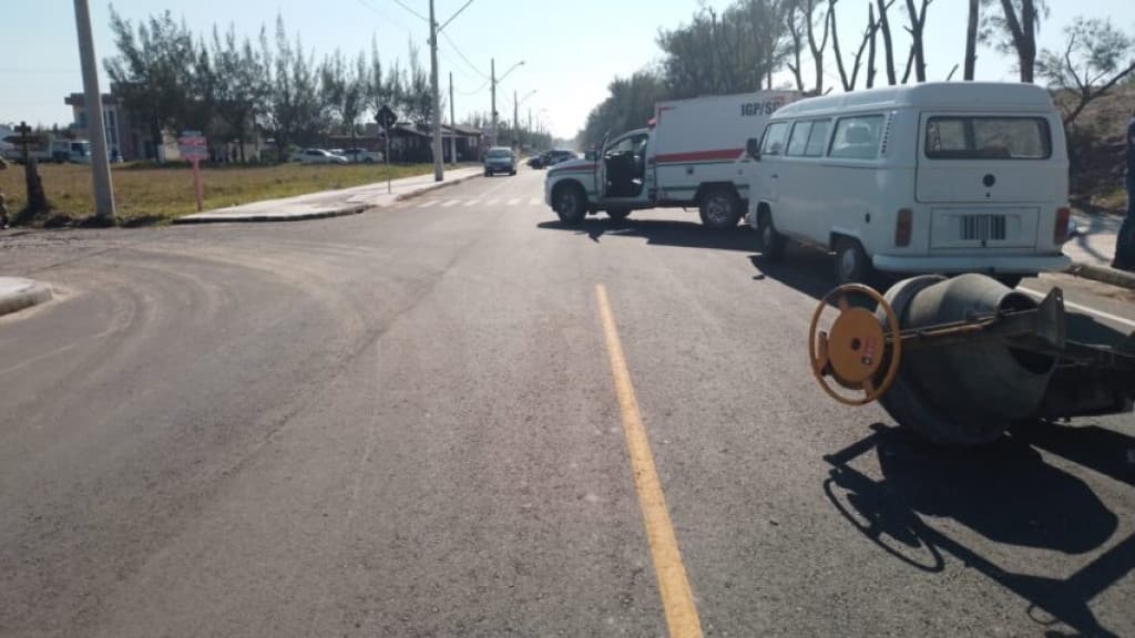 Kombi desvia de betoneira atropela criança e mata ciclista