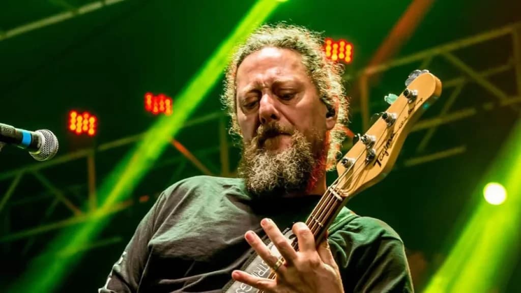 Morre aos 57 anos Canisso, baixista do Raimundos