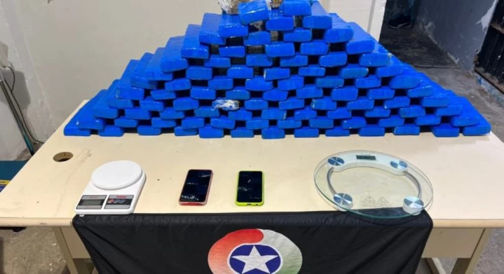 Duas mulheres são presas com 57kg de maconha em Camboriú