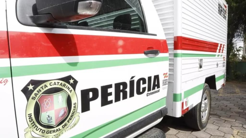 Jovem é encontrado morto dentro de rio com lajotas amarradas no pescoço em SC