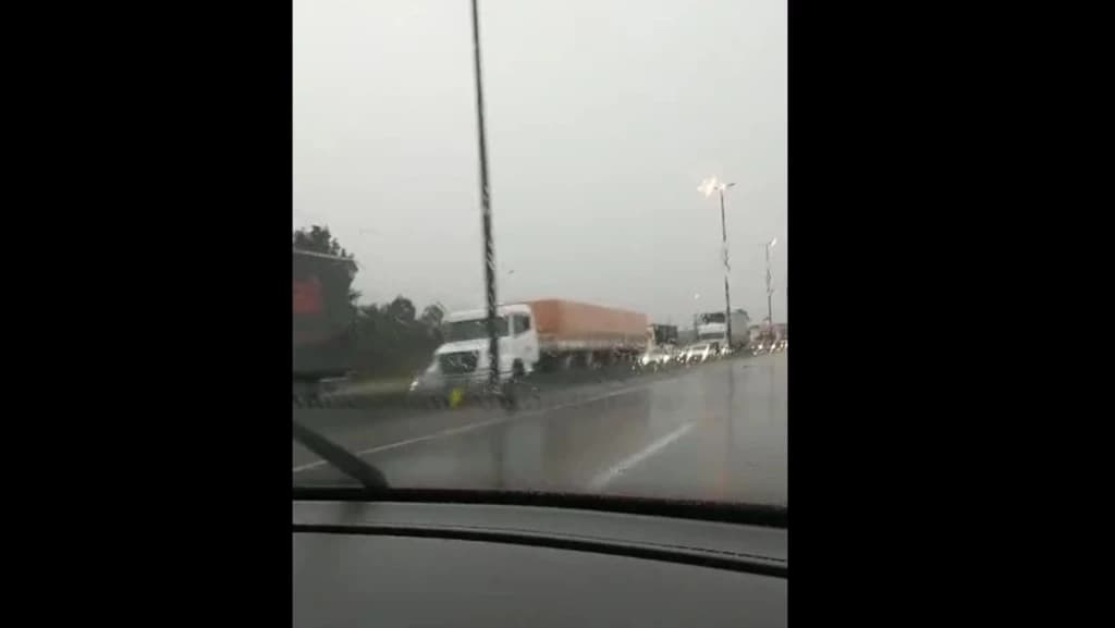 Transito na BR101 sentido Curitiba chega a Tijucas