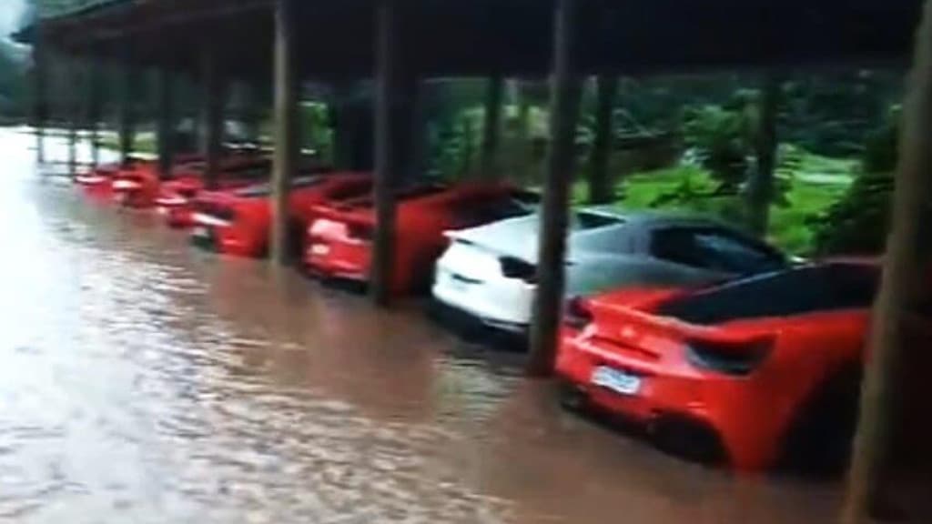 “Encontro de Ferraris” em Santa Catarina acaba com carrões debaixo d”água
