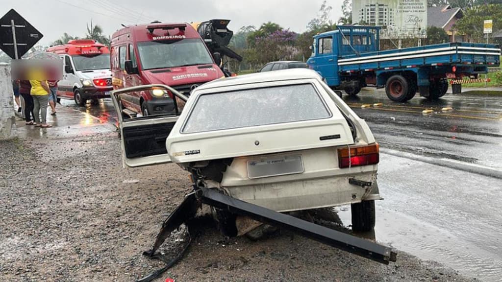 Idoso morre após grave acidente entre dois veículos na SC-421