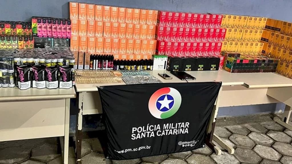 Polícia apreende mais de 5 mil itens de cigarros eletrônicos em Balneário Camboriú