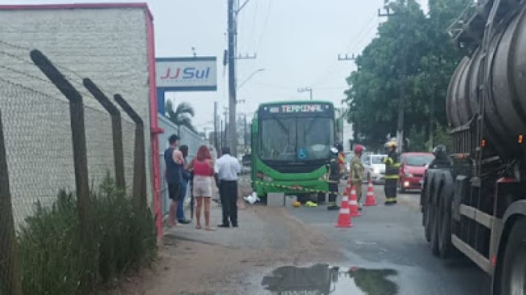 Criança de 11 anos morre ao ser atropelada por ônibus
