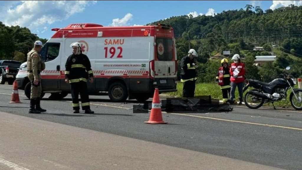 Motociclista morre após colisão com caminhão na BR-153