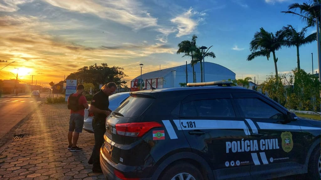 Casal de Tijucas é preso após fazer “a limpa” em loja do Boticário