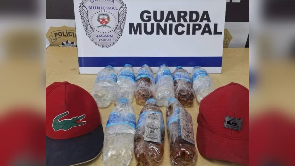 Dupla é detida tentando arremessar estimulantes sexuais dentro de presídio