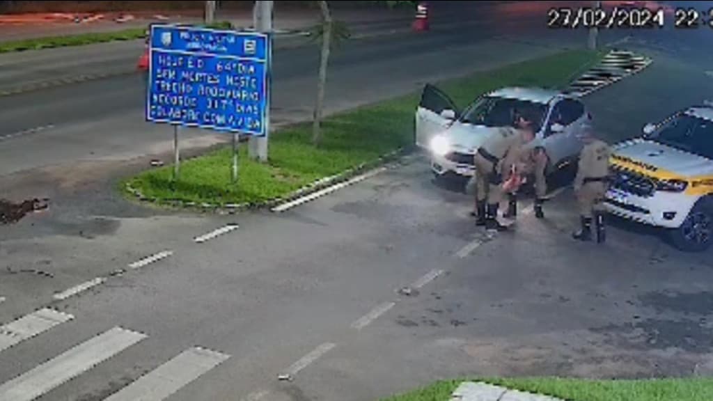 Policiais Rodoviários salvam criança após se engasgar com saliva