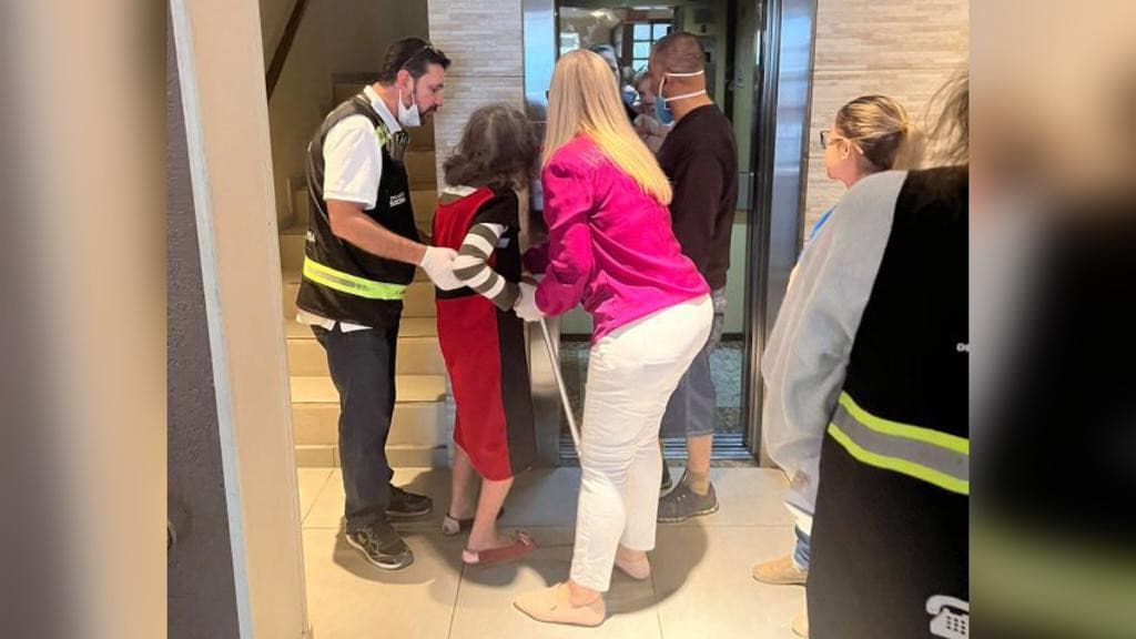 Idosa estava com o filho morto há vários dias em apartamento de Balneário Camboriú