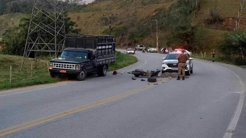 Mulher morre após colidir moto com caminhonete na SC-108, em Major Gercino