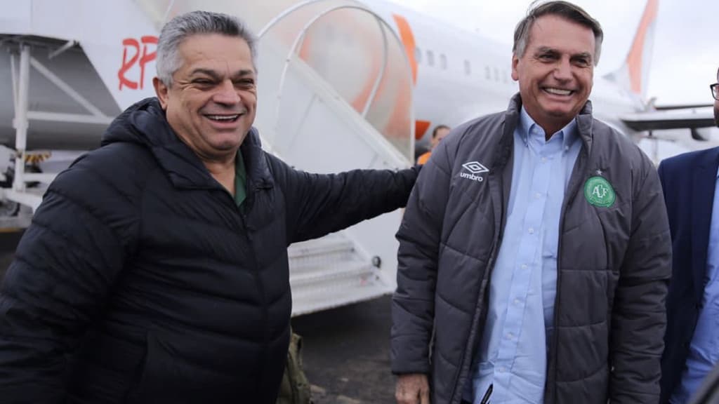 AGORA: Bolsonaro chega em SC para ato contra o aborto