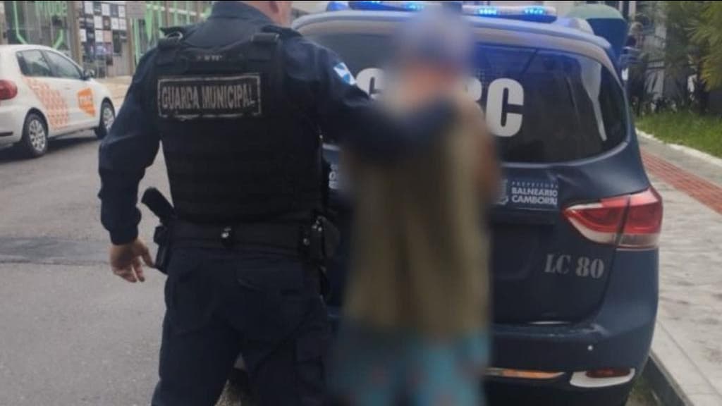Filho é preso por agredir a própria mãe de 80 anos em Balneário Camboriú