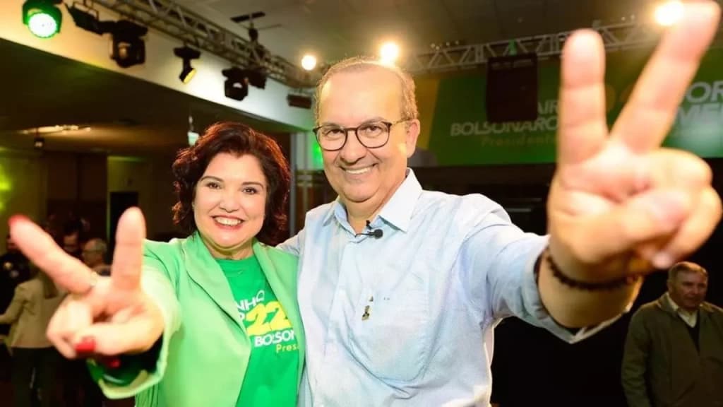 Governador de SC vence na justiça e TSE descarta cassação de mandato