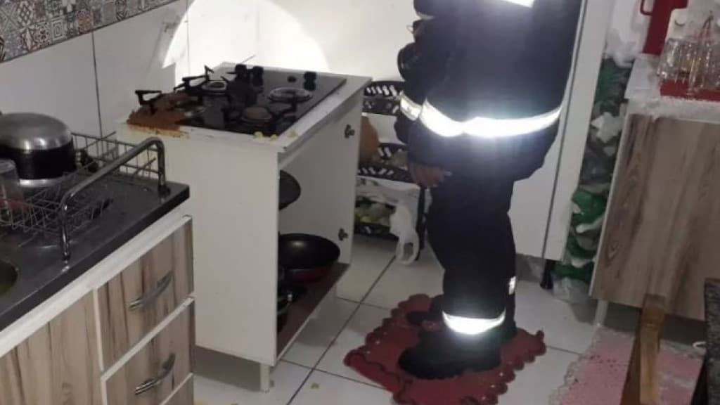 Explosão de gás em Gaspar deixa mulher ferida e abala vizinhança