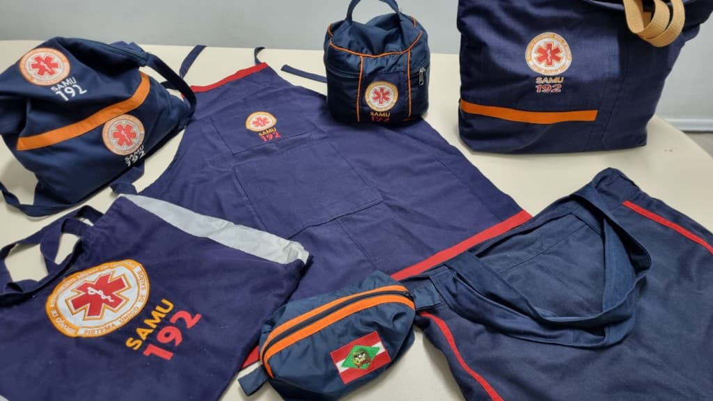 Uniformes do SAMU viram sacolas, aventais e outras peças em projeto pioneiro de reciclagem em SC