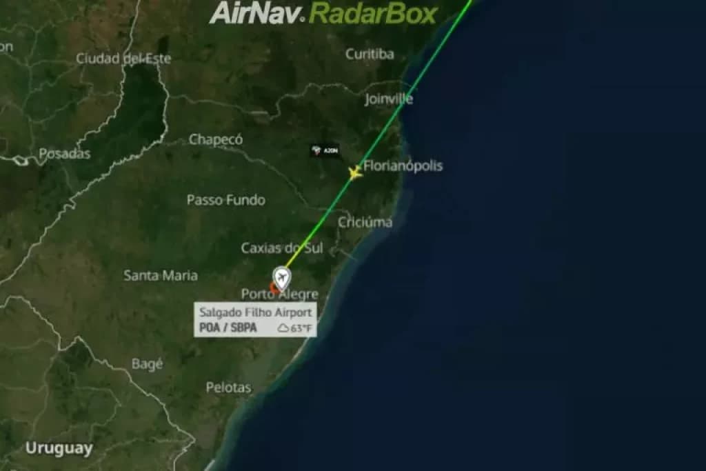 Pilotos da Azul veem luz em voo sobre SC, sem ter nada nos radares; ouça o momento