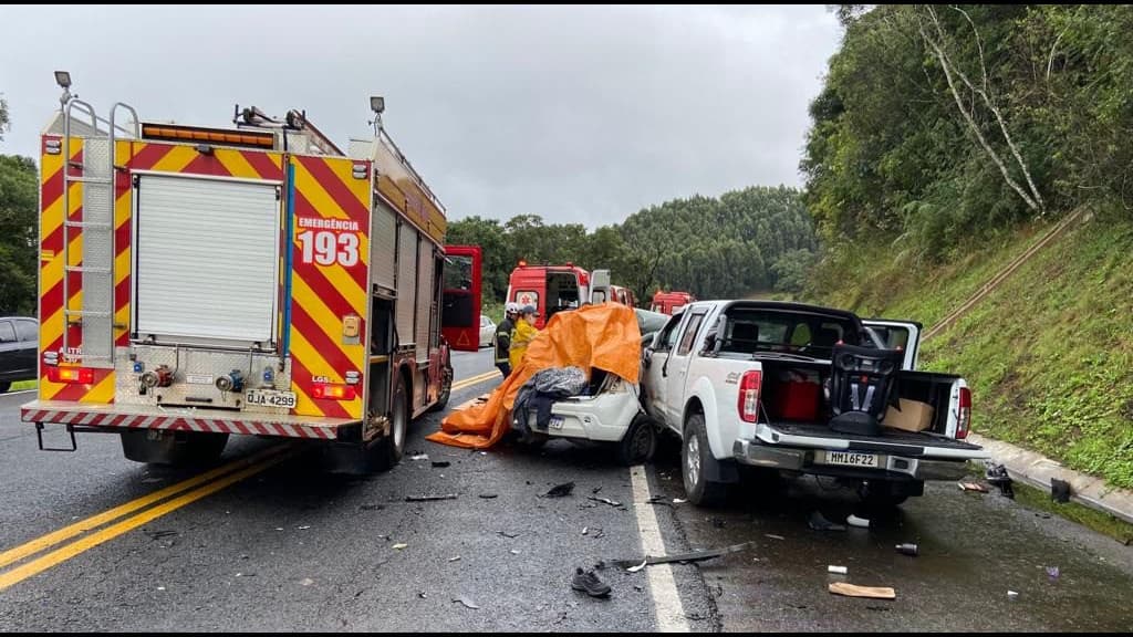 Colisão entre dois veículos deixa dois mortos e feridos na BR-282