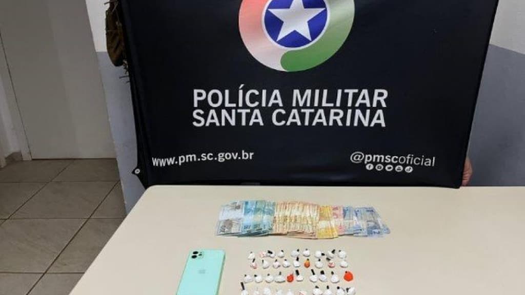 Adolescente de 14 anos é flagrada com drogas nas partes íntimas