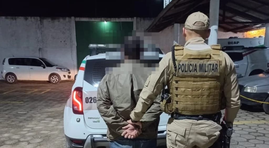 Homem é preso na Festa do Camarão em Porto Belo