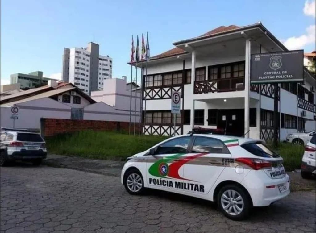 Homem furta vibradores de loja para presentear a namorada
