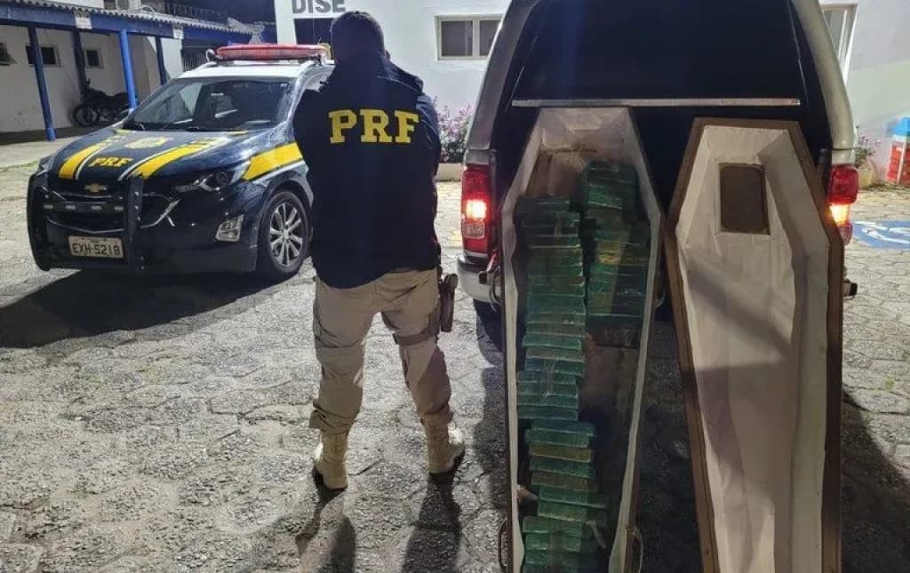 PRF apreende 50 kg de crack em caixão funerário