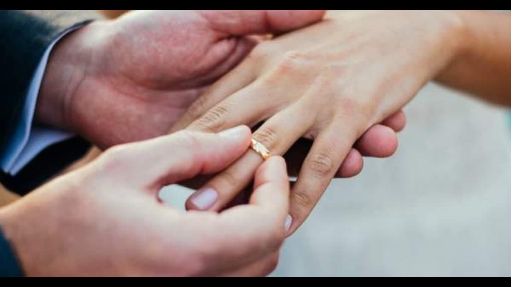 AMOR BANDIDO: Homem furta carro e comete assalto para comprar aliança de casamento