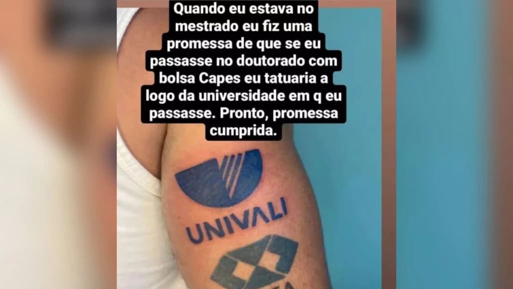 Aluno passa no doutorado e viraliza ao cumprir promessa inusitada em SC