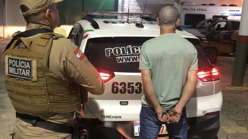 Foragido por furto é preso pela PM em Tijucas
