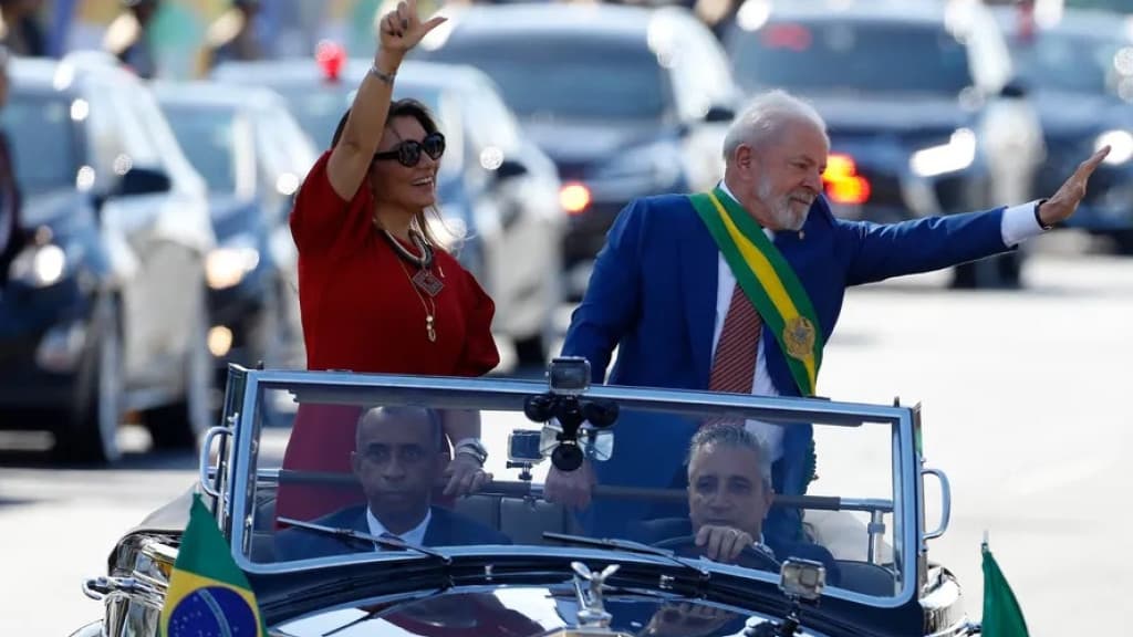 Em meio à tragédia no RS, Lula e Janja viajam pra Índia: “vou sair dançando”