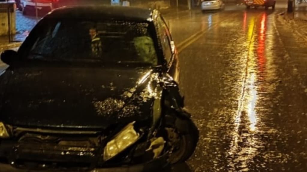 Motociclista perde a perna após colidir em veículo com faróis apagados