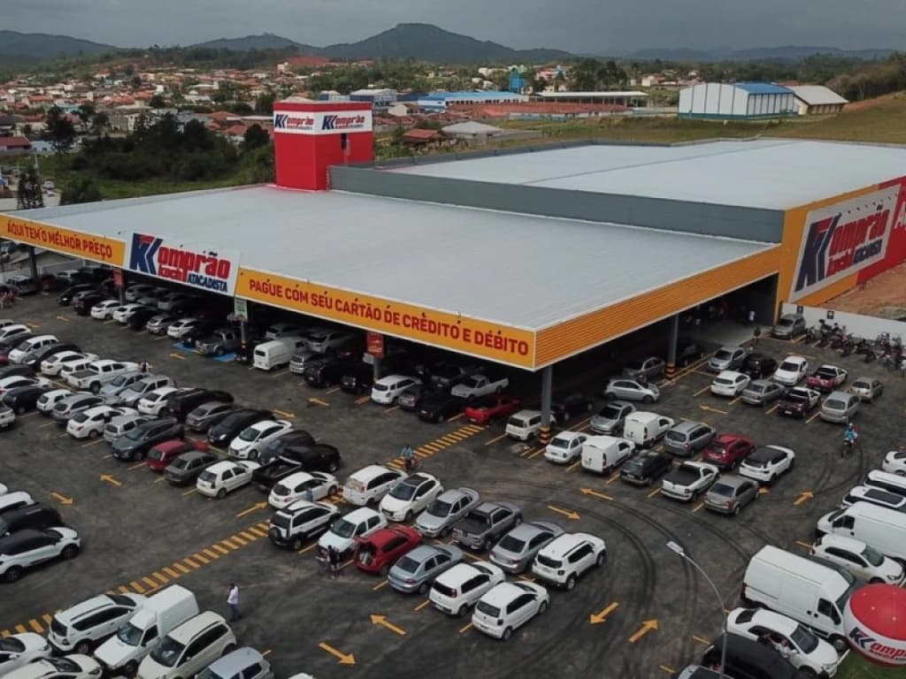 Mês de aniversário do Komprão Koch Atacadista terá R$ 300 mil em vales compras