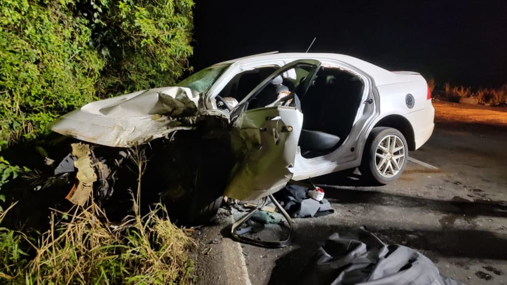 Motorista morre preso às ferragens em acidente na BR-282