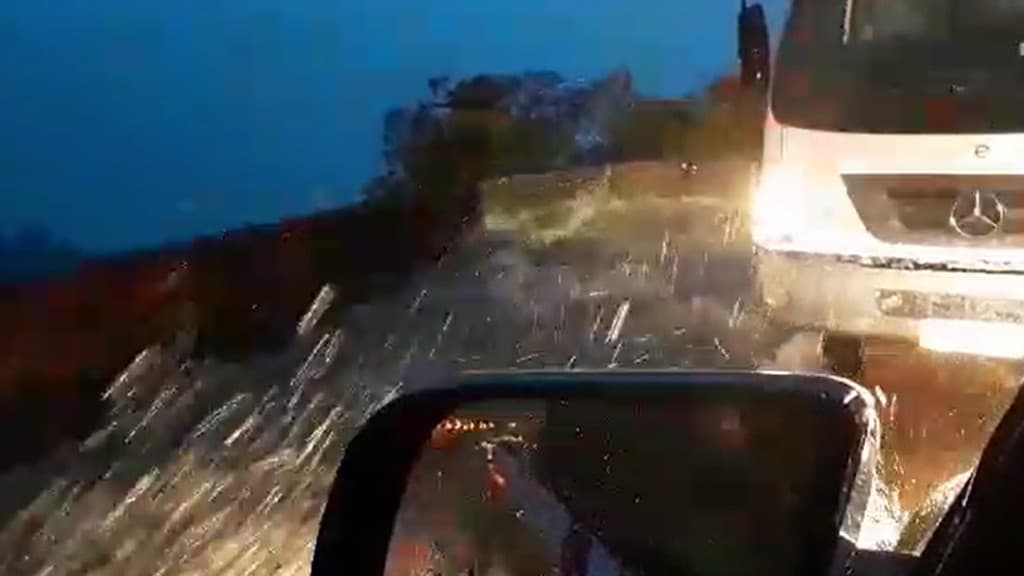 VÍDEO: Serra do Rio do Rastro é interditada após queda de barreiras e pedras