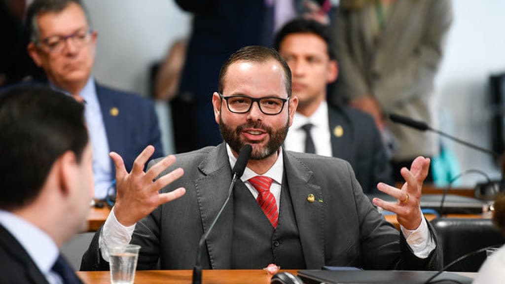 Senador de SC apresenta projeto de lei para proibir uso da linguagem neutra nas escolas