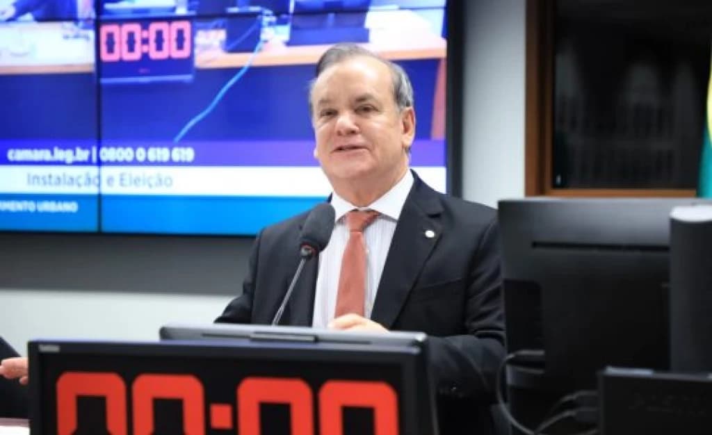 Peninha oficializa candidatura para vaga no Senado