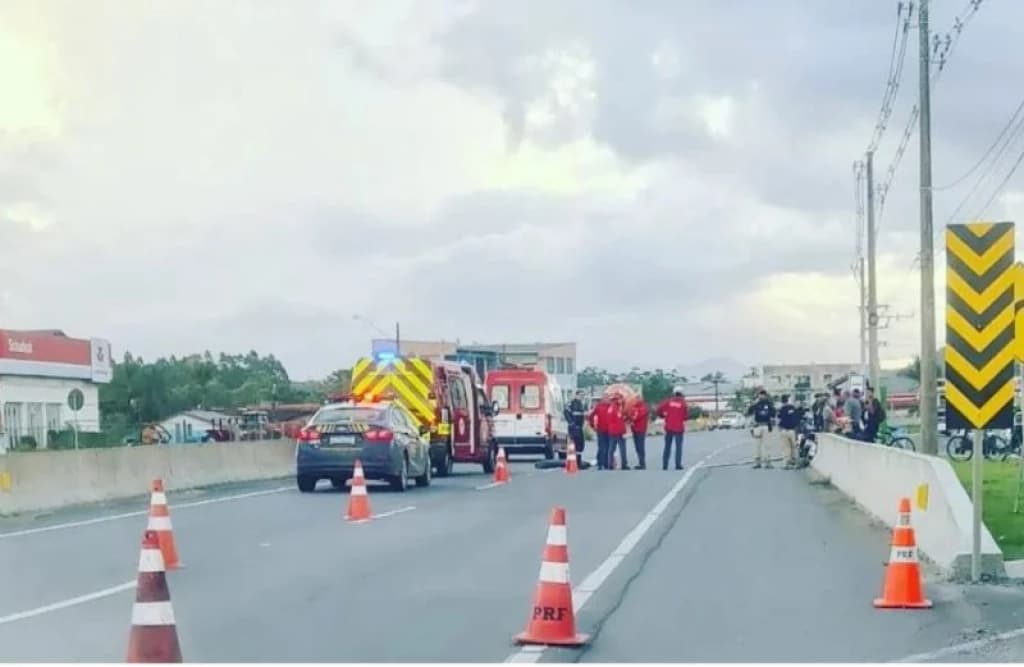 Motociclista morre após colisão com carreta na BR-280