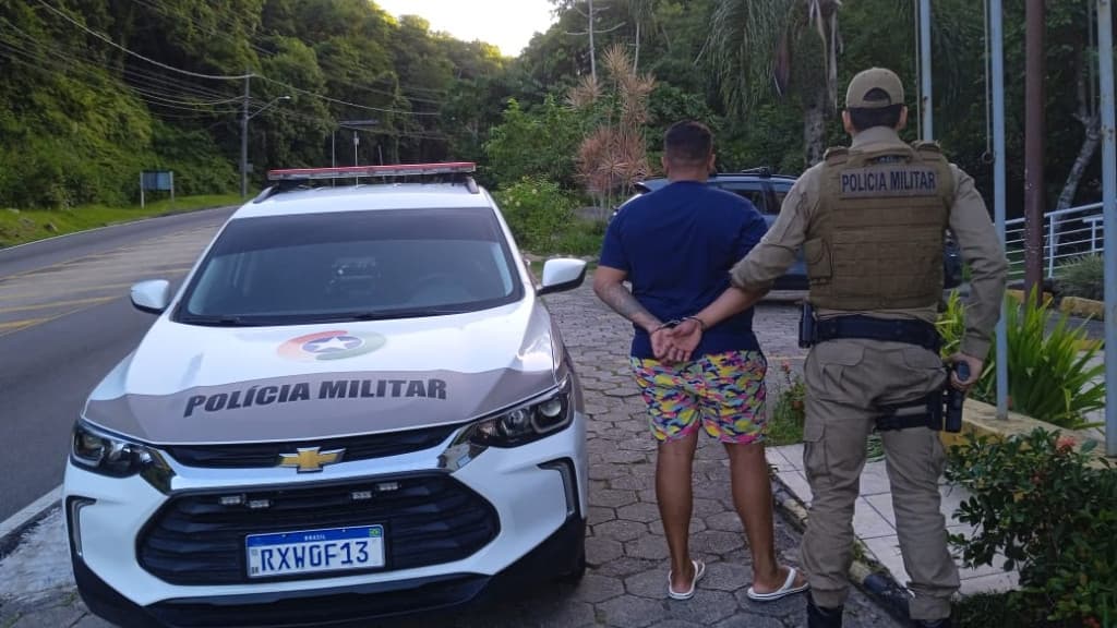 Foragido é preso por furto e falsa identidade na Avenida Governador Celso Ramos