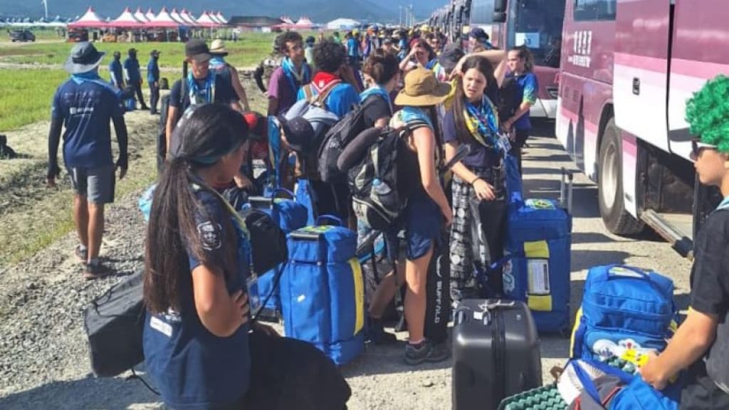Escoteiros de SC enfrentam alerta de tufão em acampamento mundial na Coreia