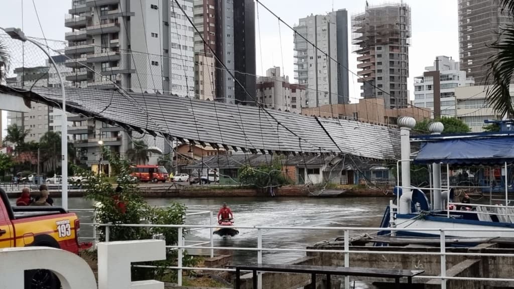 Prefeitura afirma que ponte pênsil havia passado por manutenção preventiva antes de desabar