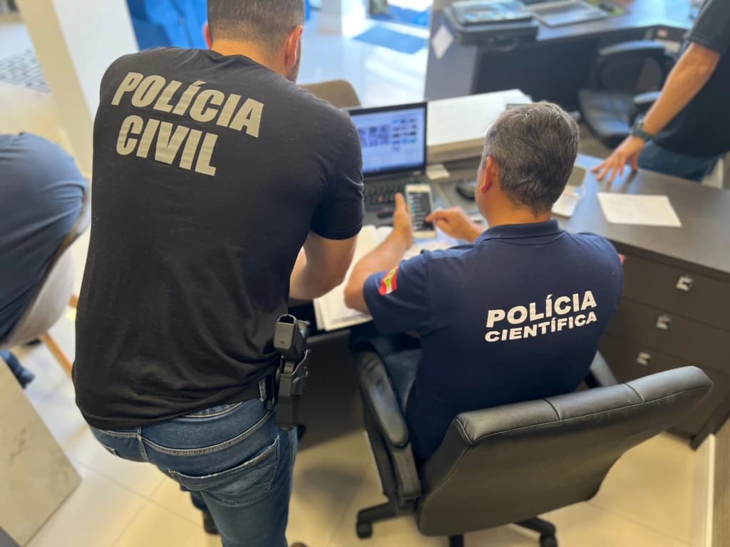 Polícia de Bombinhas deflagra operação em casa de acusado por pedofilia