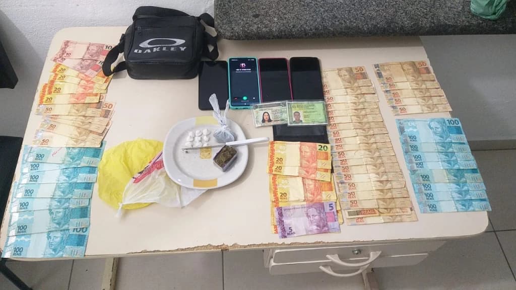 Casal de Bombinhas é preso por tráfico de drogas