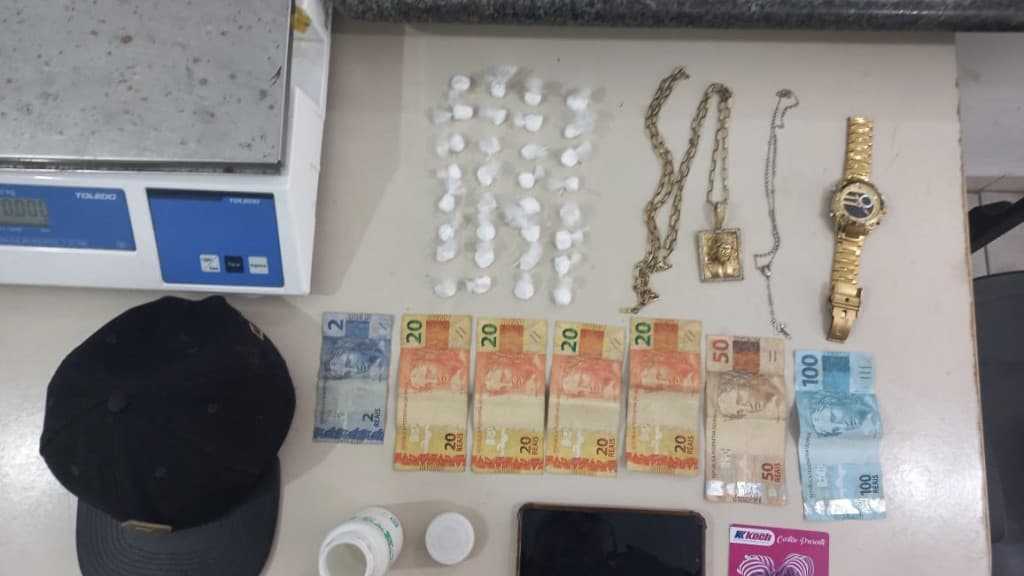 Adolescente é apreendido com drogas em Itapema
