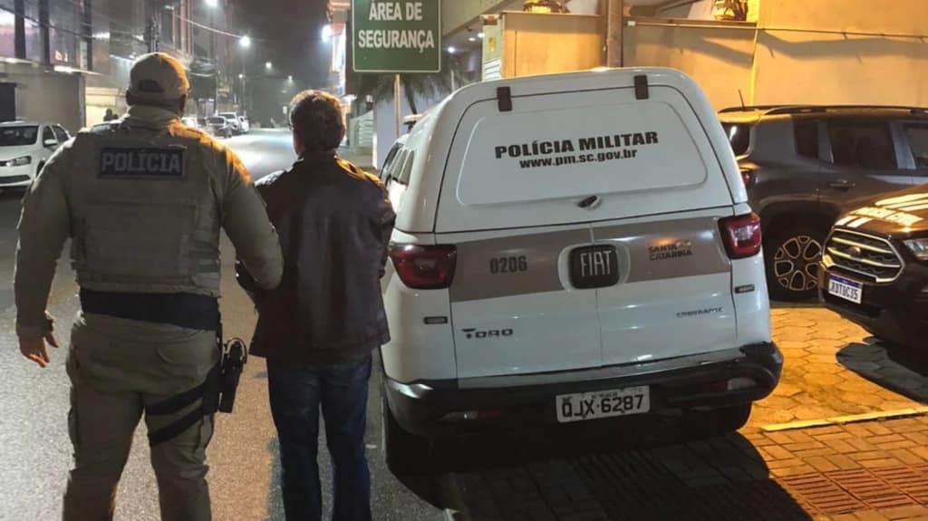 PM de Tijucas prende dono de bar por tráfico de drogas