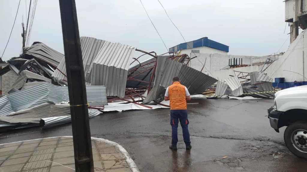 Microexplosão causou destruição e matou uma pessoa em Santa Catarina